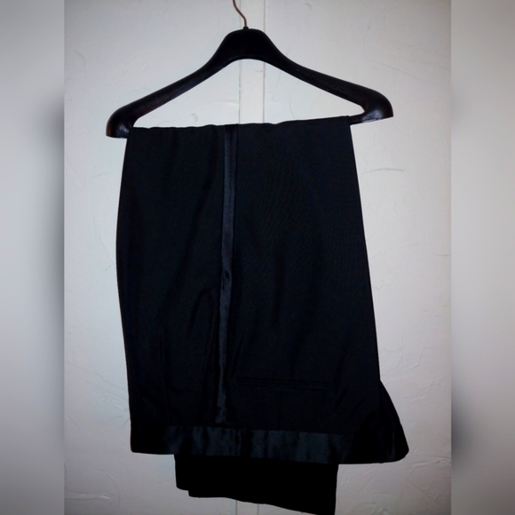 Tuxedo Mel Howard for sale like new - Picture 3 of 11